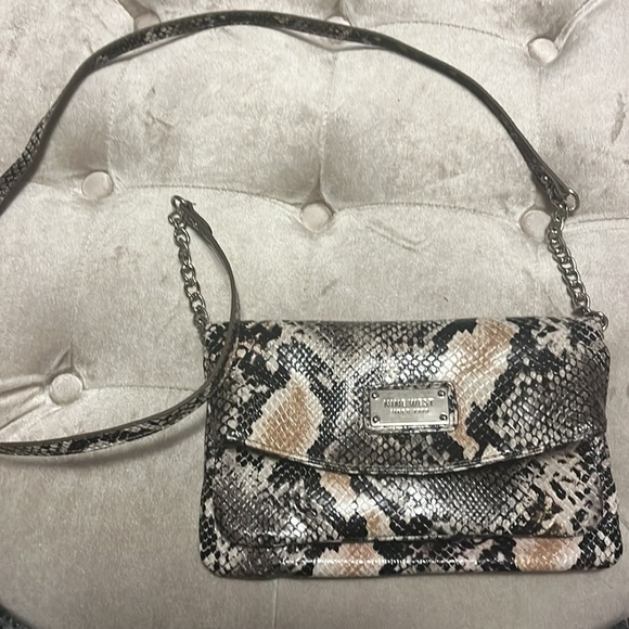 nine west snakeskin bag, convertible. Crossbody strap, and wristlet strap. - Picture 14 of 14